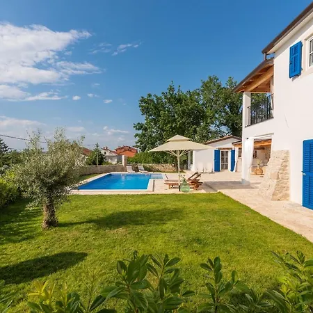 Lavova Villa *