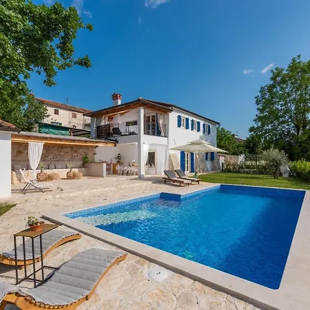 Lavova Villa *
